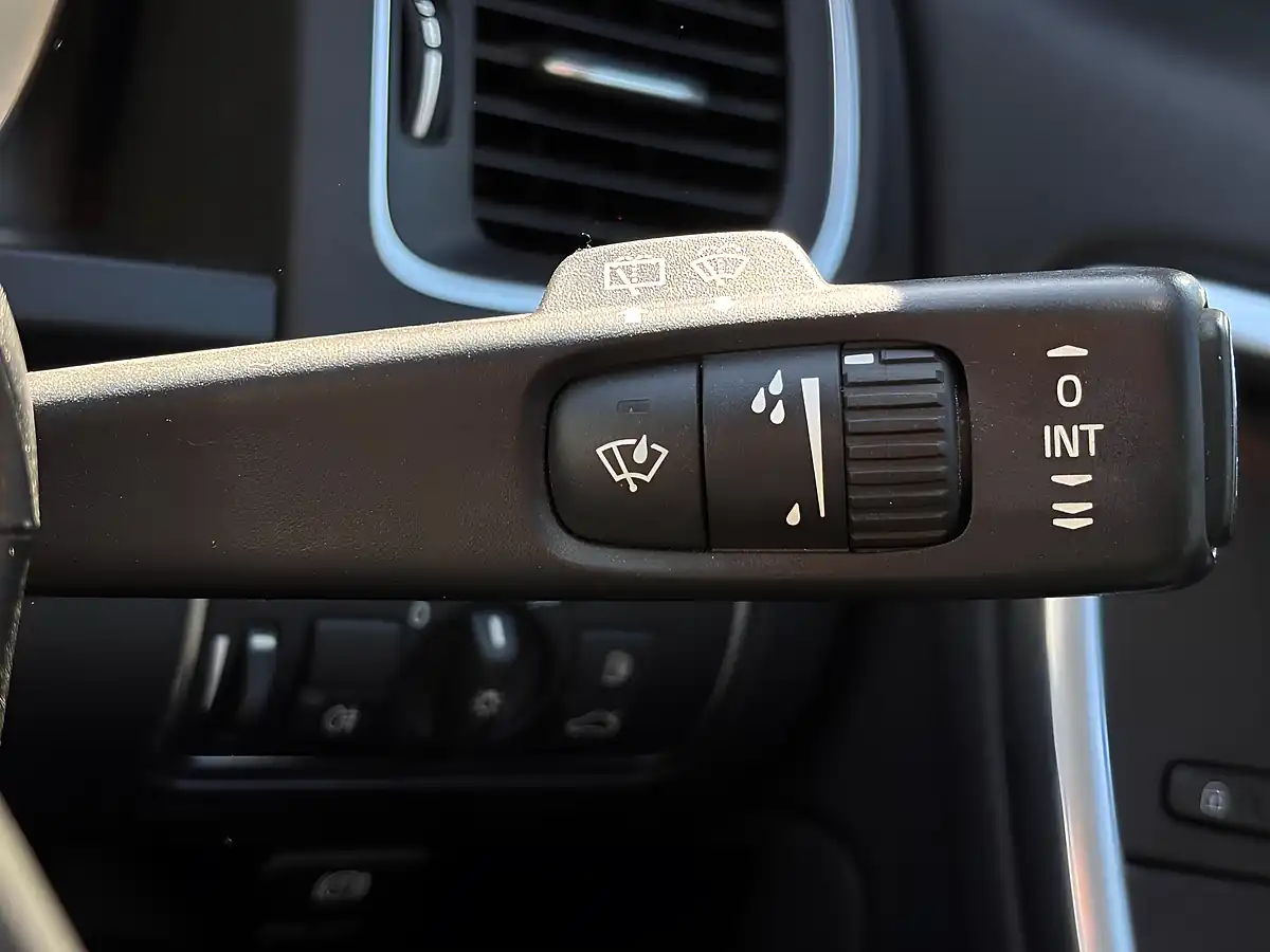 Used 2013 Volvo V60 Se Lux Nav Silver - Interior and Exterior details 17