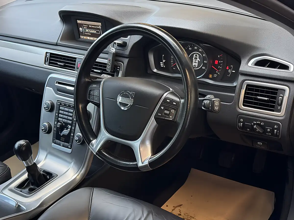Used 2013 Volvo V70 Se Blue - Interior and Exterior details 14
