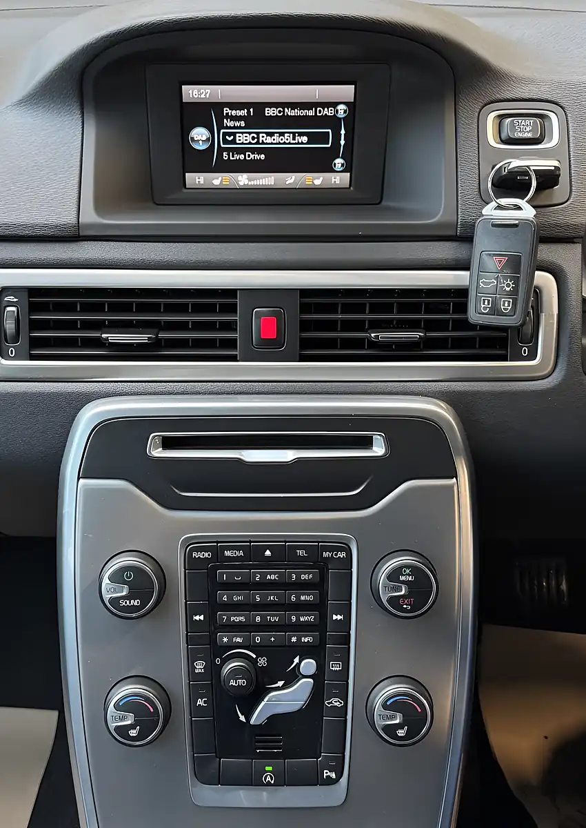Used 2013 Volvo V70 Se Blue - Interior and Exterior details 15