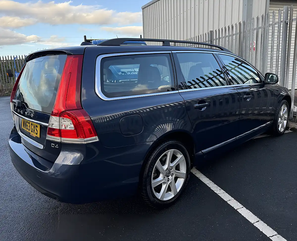 Used 2013 Volvo V70 Se Blue - Interior and Exterior details 5