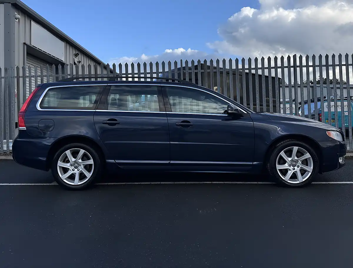 Used 2013 Volvo V70 Se Blue - Interior and Exterior details 7