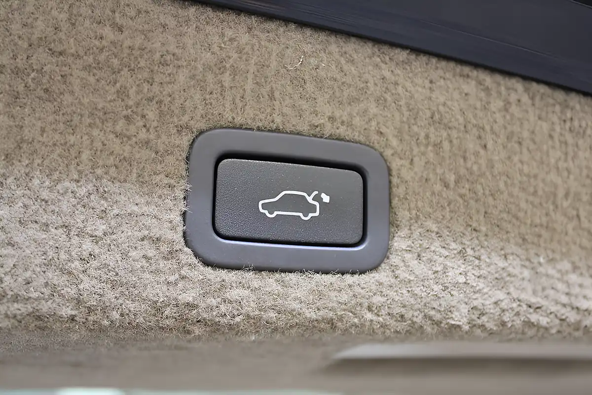 Used 2013 Volvo V70 Se Lux Blue - Interior and Exterior details 11