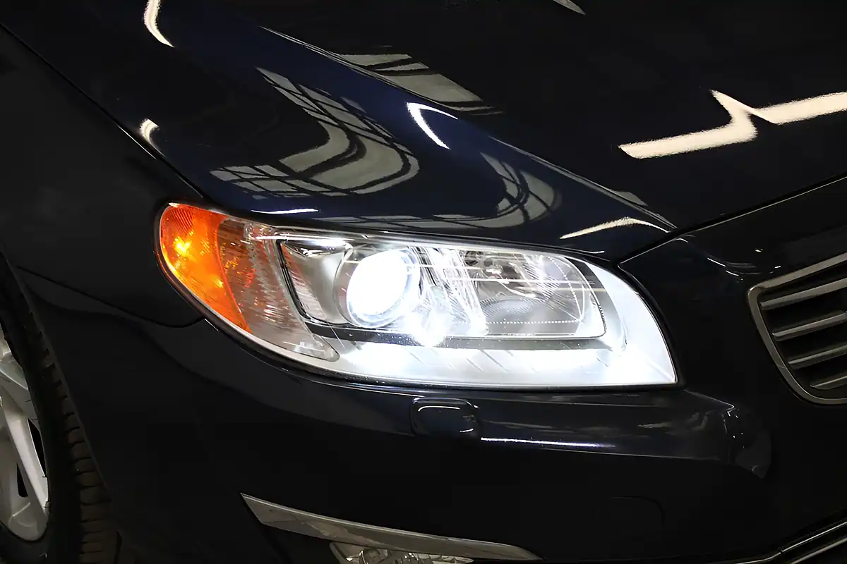 Used 2013 Volvo V70 Se Lux Blue - Interior and Exterior details 14