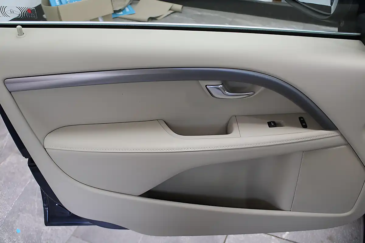 Used 2013 Volvo V70 Se Lux Blue - Interior and Exterior details 16