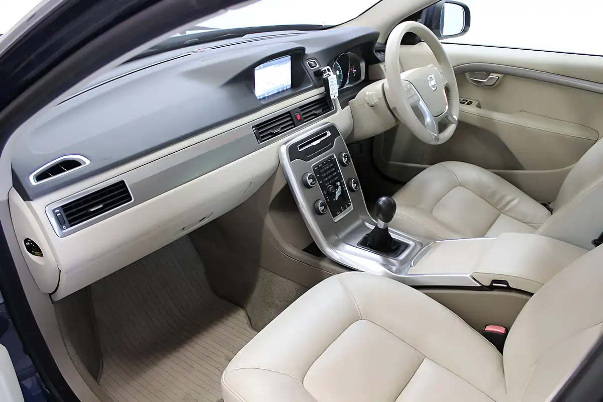 Used 2013 Volvo V70 Se Lux Blue - Interior and Exterior details 2