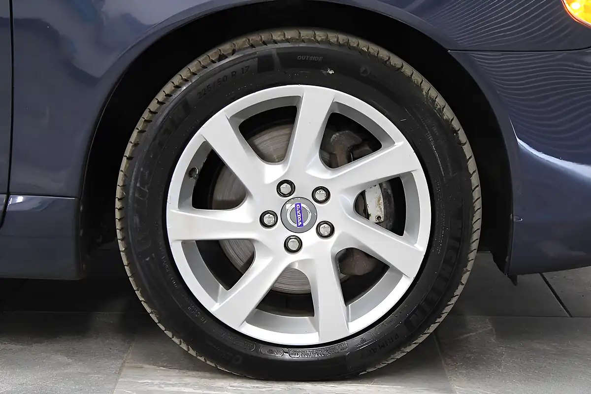 Used 2013 Volvo V70 Se Lux Blue - Interior and Exterior details 9