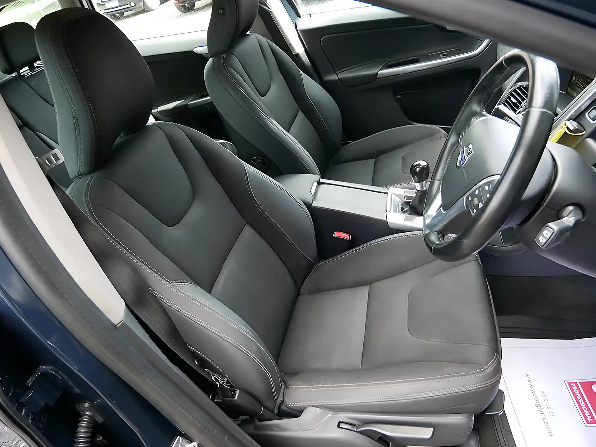 Used 2013 Volvo XC60 Se Caspian Blue - Interior and Exterior details 11