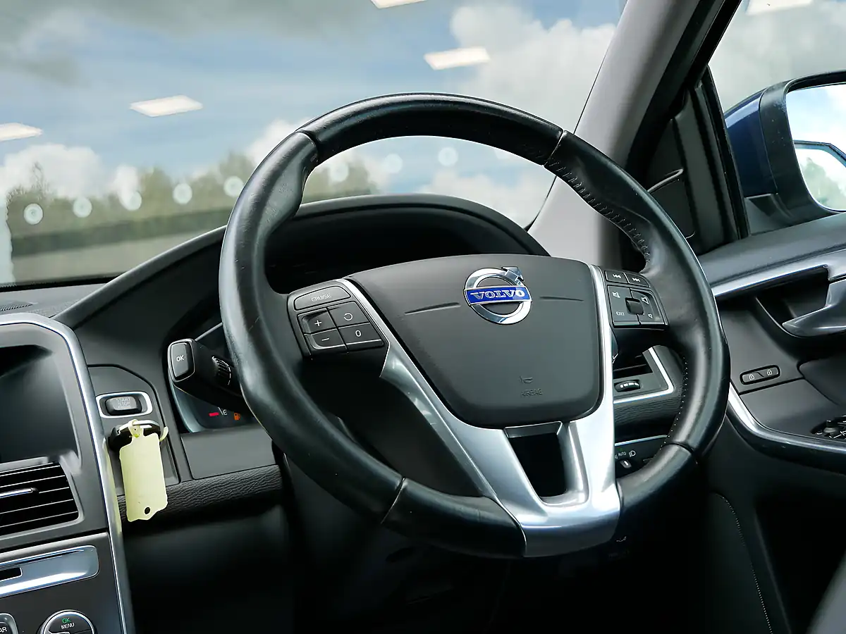 Used 2013 Volvo XC60 Se Caspian Blue - Interior and Exterior details 16