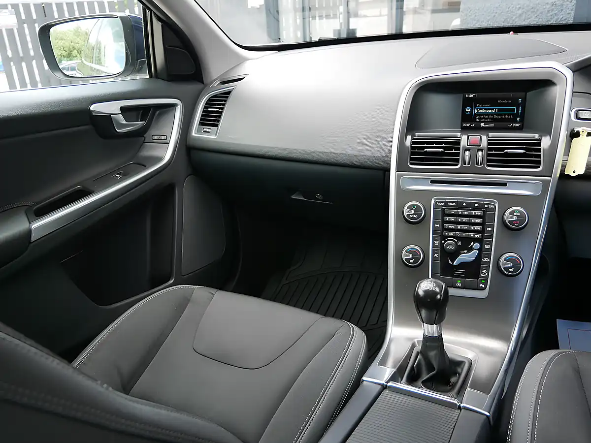 Used 2013 Volvo XC60 Se Caspian Blue - Interior and Exterior details 17