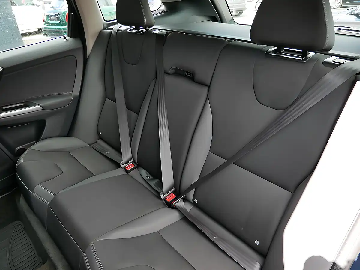 Used 2013 Volvo XC60 Se Caspian Blue - Interior and Exterior details 20