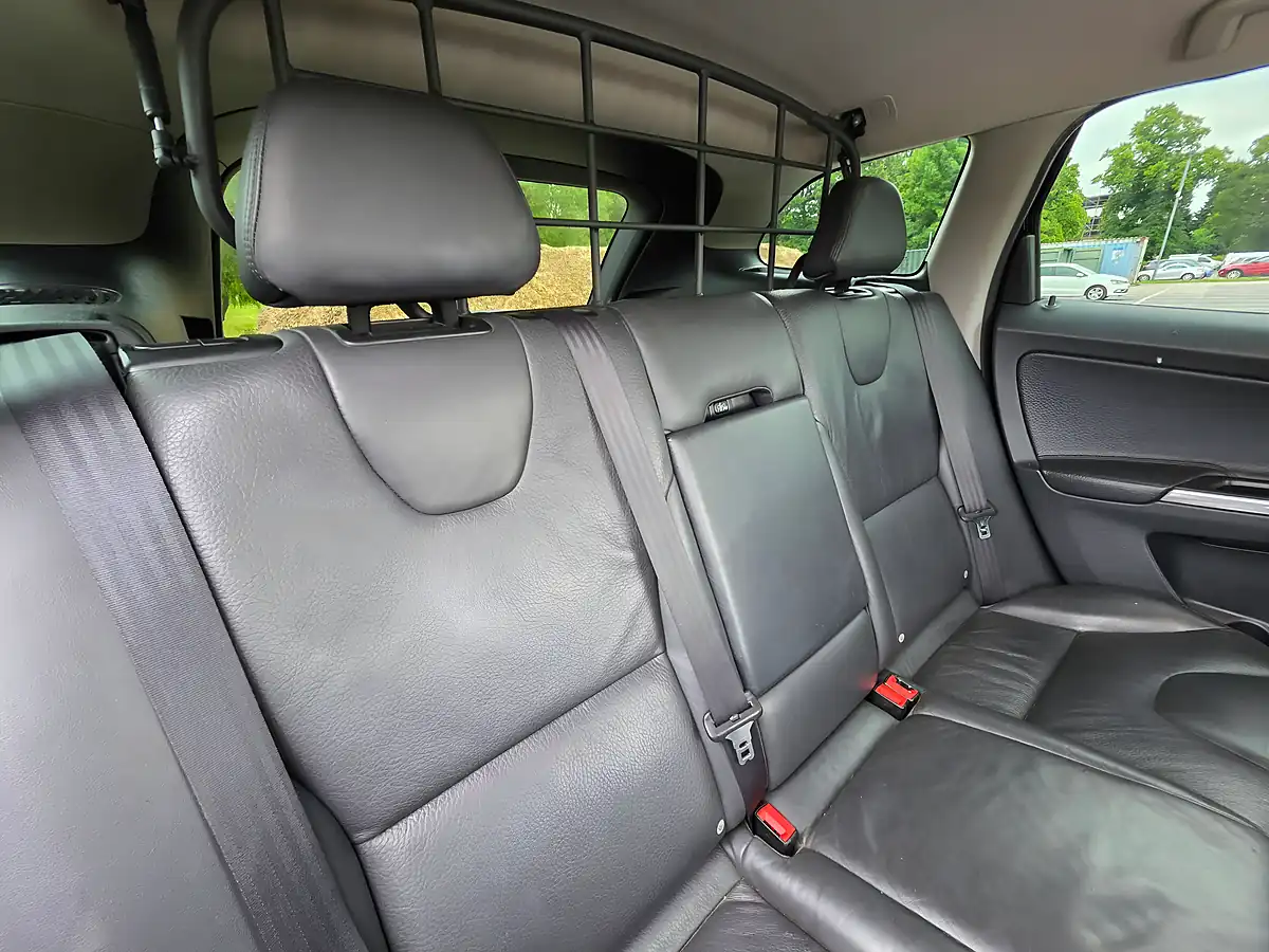 Used 2013 Volvo XC60 Se Lux Nav Black - Interior and Exterior details 11