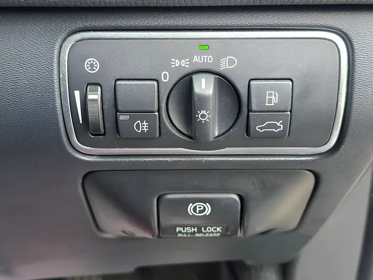 Used 2013 Volvo XC60 Se Lux Nav Black - Interior and Exterior details 16