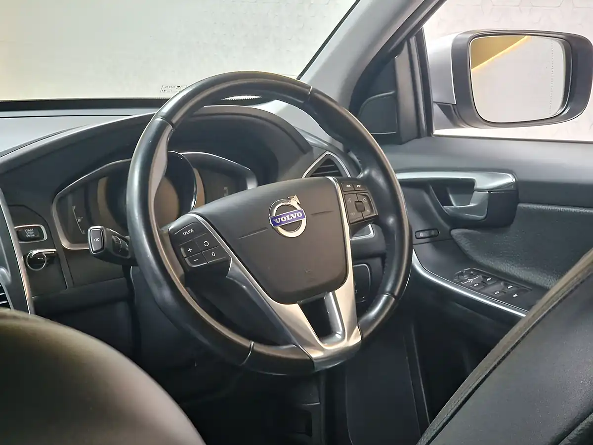 Used 2013 Volvo XC60 Se Lux Nav Bright Silver - Interior and Exterior details 11