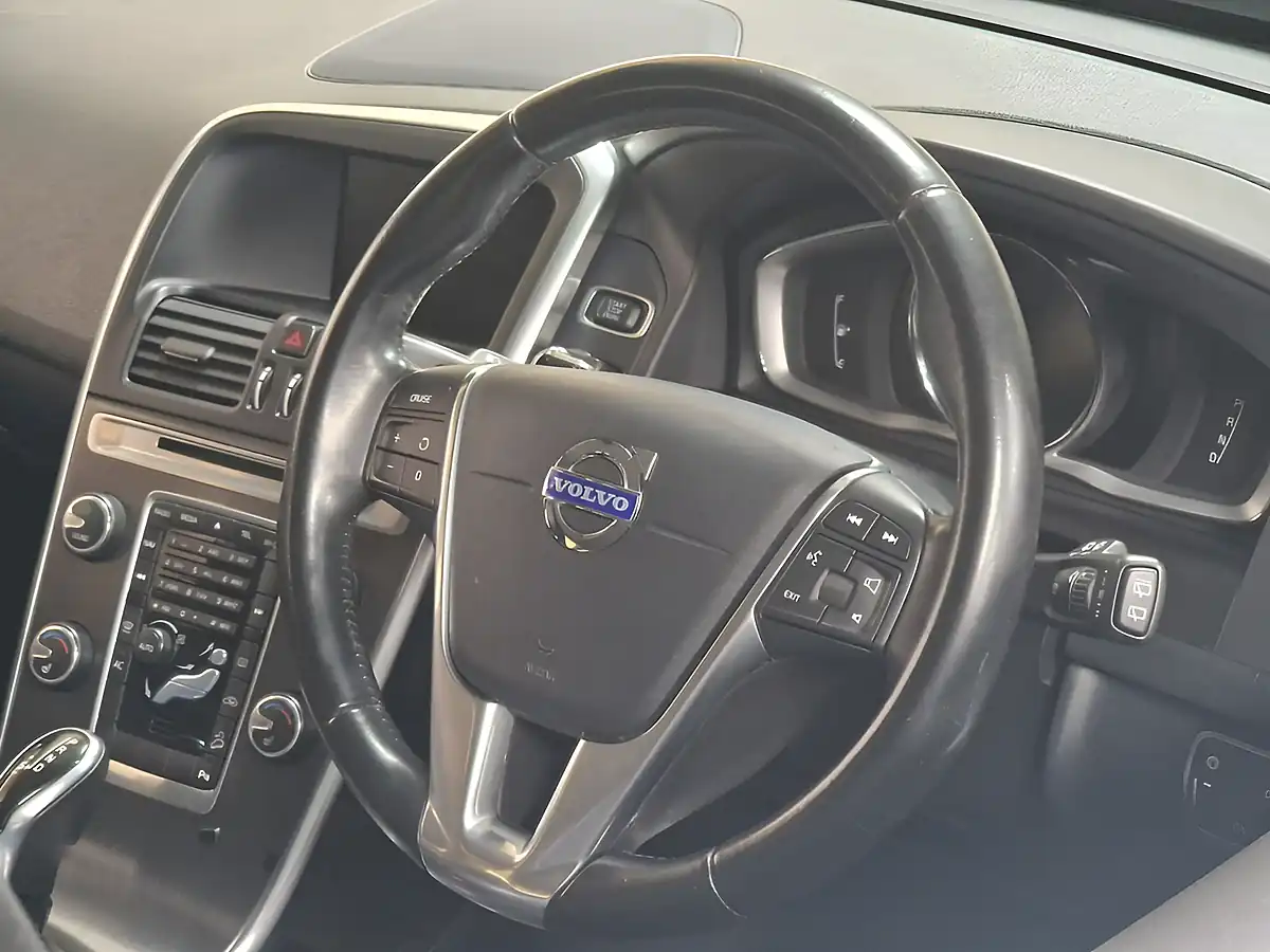 Used 2013 Volvo XC60 Se Lux Nav Bright Silver - Interior and Exterior details 16