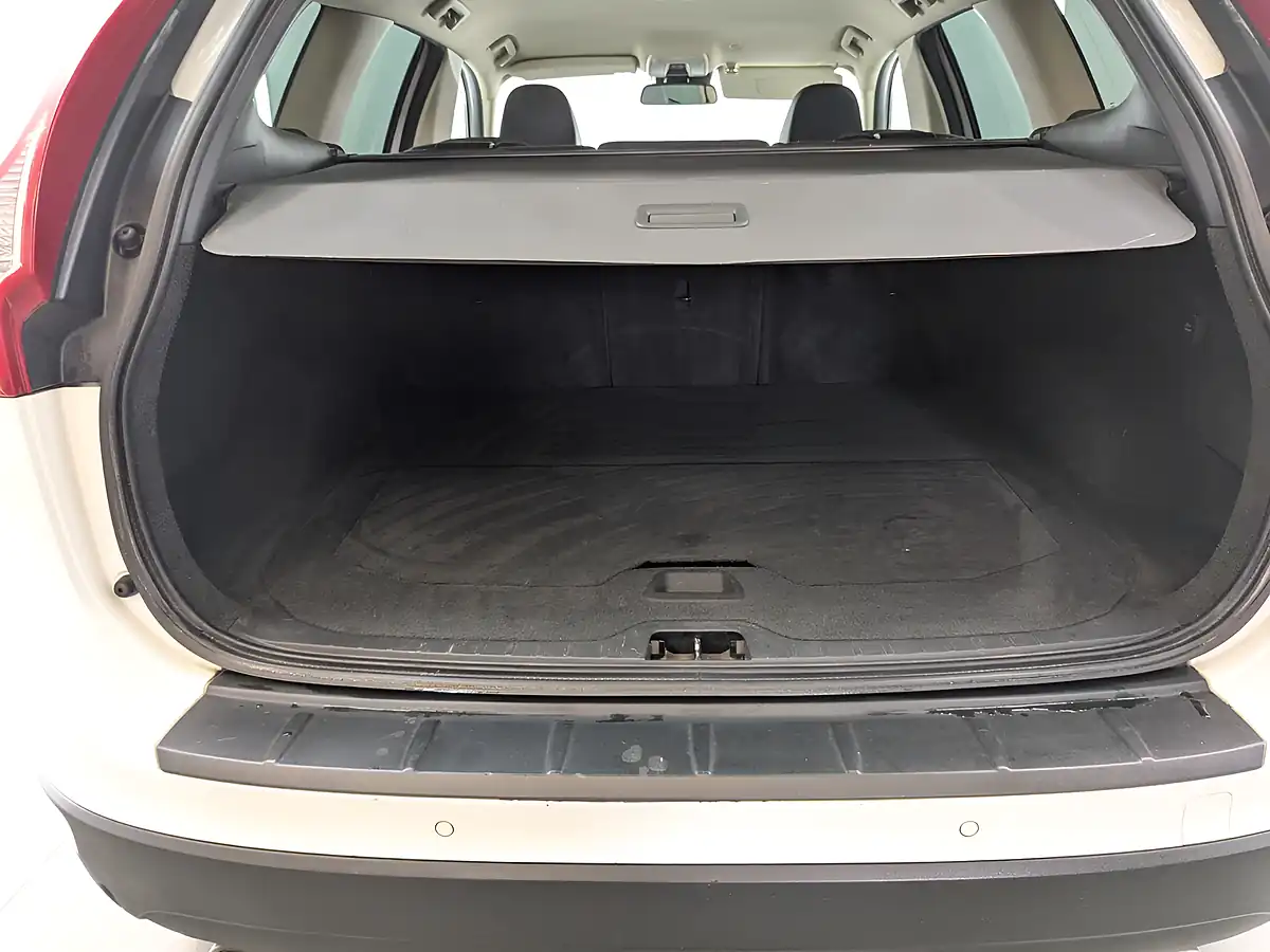 Used 2013 Volvo XC60 Se Lux Nav Ice White - Interior and Exterior details 10