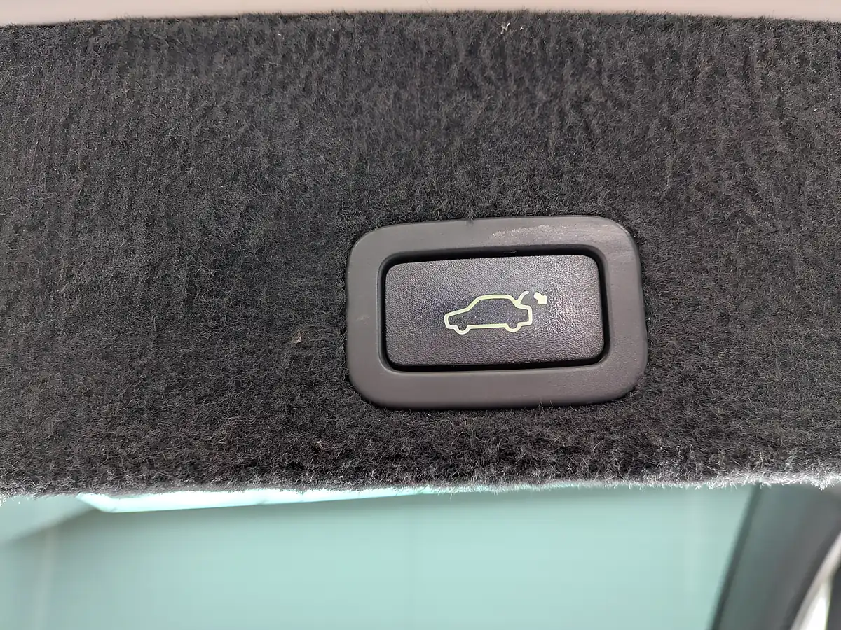 Used 2013 Volvo XC60 Se Lux Nav Ice White - Interior and Exterior details 11