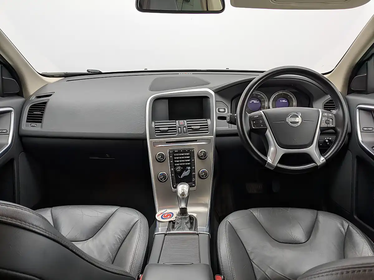 Used 2013 Volvo XC60 Se Lux Nav Ice White - Interior and Exterior details 17