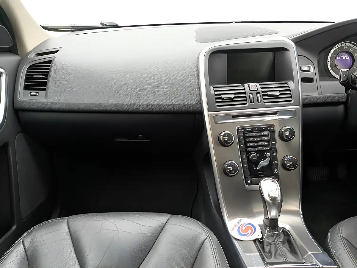 Used 2013 Volvo XC60 Se Lux Nav Ice White - Interior and Exterior details 19