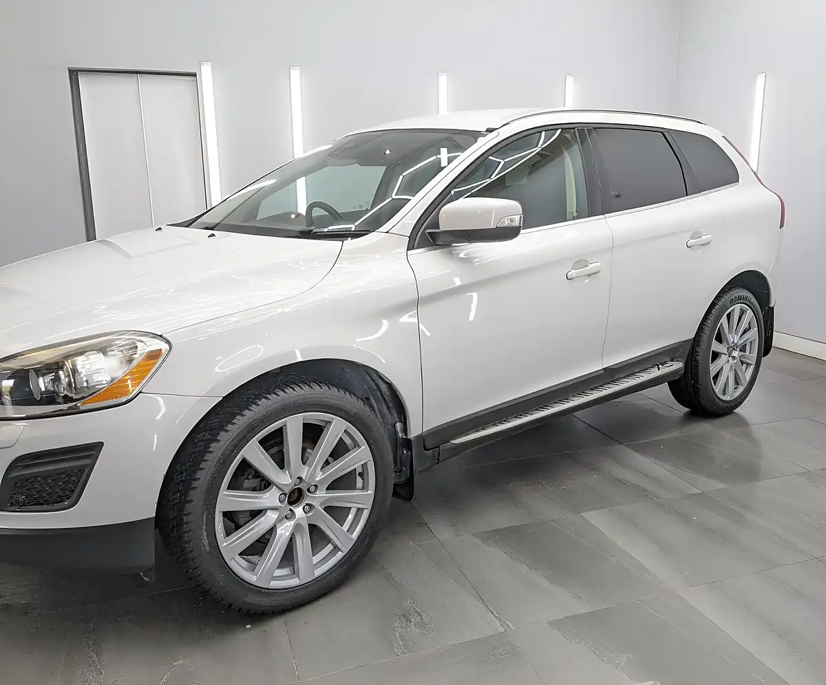 Used 2013 Volvo XC60 Se Lux Nav Ice White - Interior and Exterior details 3