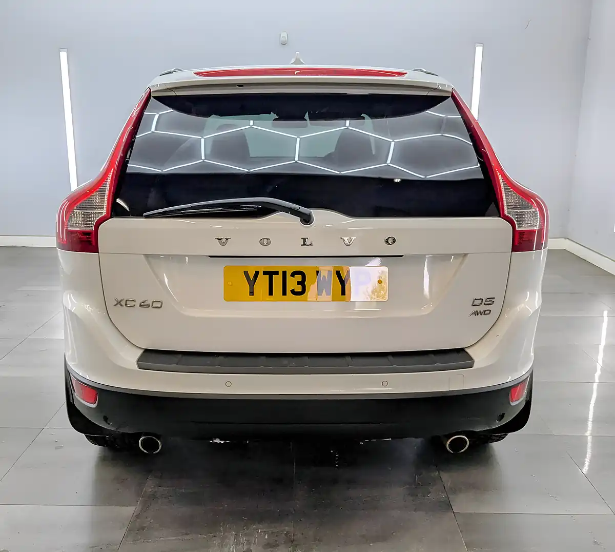 Used 2013 Volvo XC60 Se Lux Nav Ice White - Interior and Exterior details 7