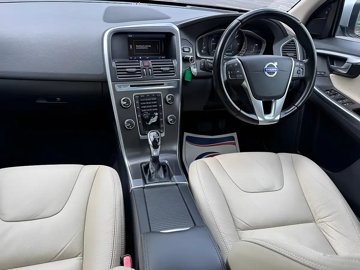 Used 2013 Volvo XC60 Se Lux Nav Silver - Interior and Exterior details 12