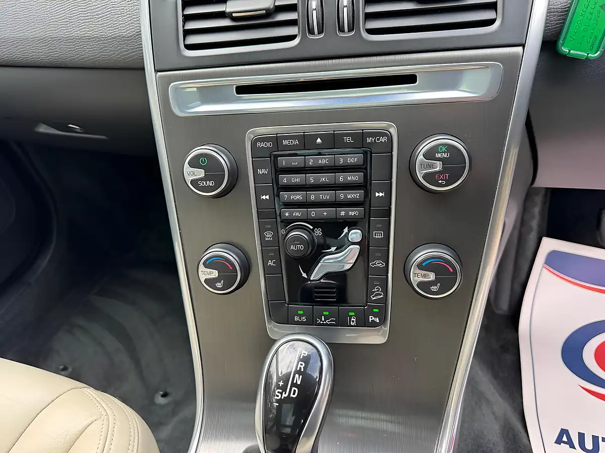 Used 2013 Volvo XC60 Se Lux Nav Silver - Interior and Exterior details 15