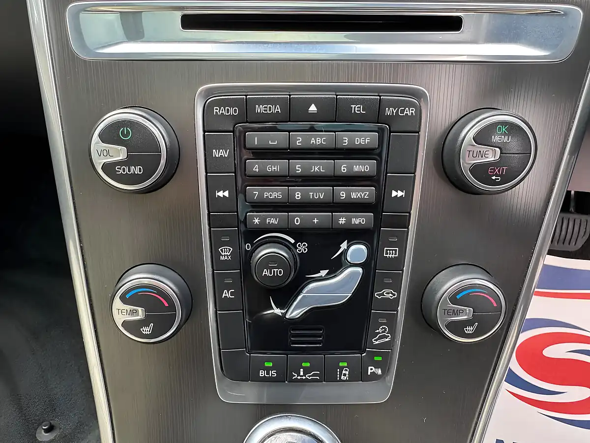 Used 2013 Volvo XC60 Se Lux Nav Silver - Interior and Exterior details 16
