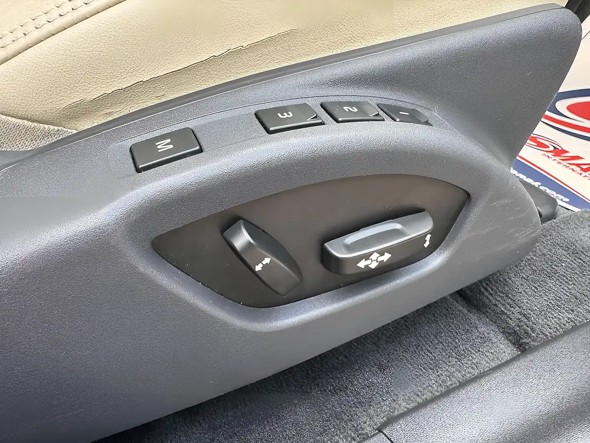 Used 2013 Volvo XC60 Se Lux Nav Silver - Interior and Exterior details 17