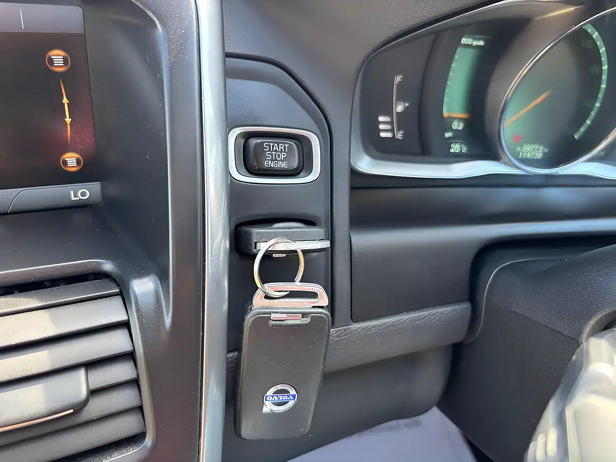 Used 2013 Volvo XC60 Se Lux Nav White - Interior and Exterior details 11