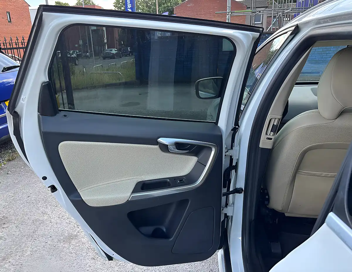 Used 2013 Volvo XC60 Se Lux Nav White - Interior and Exterior details 13