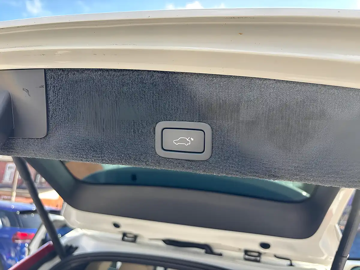 Used 2013 Volvo XC60 Se Lux Nav White - Interior and Exterior details 9