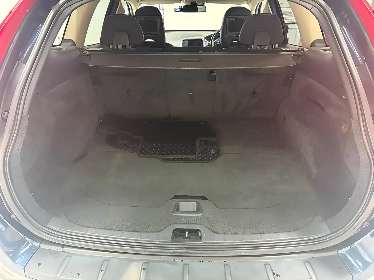 Used 2013 Volvo XC60 Se Nav Blue - Interior and Exterior details 12