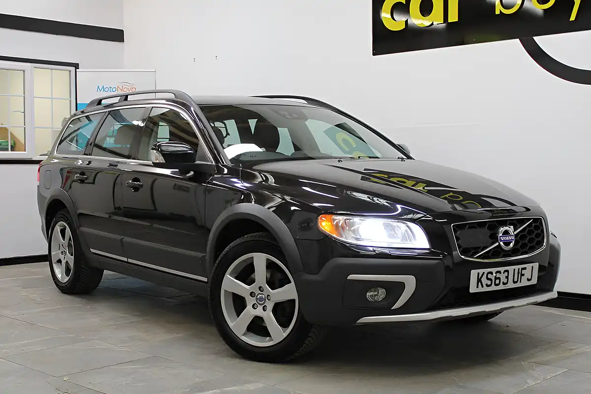 Used 2013 Volvo XC70 Se Lux Black - Front View