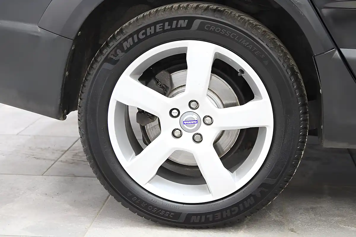 Used 2013 Volvo XC70 Se Lux Black - Interior and Exterior details 16
