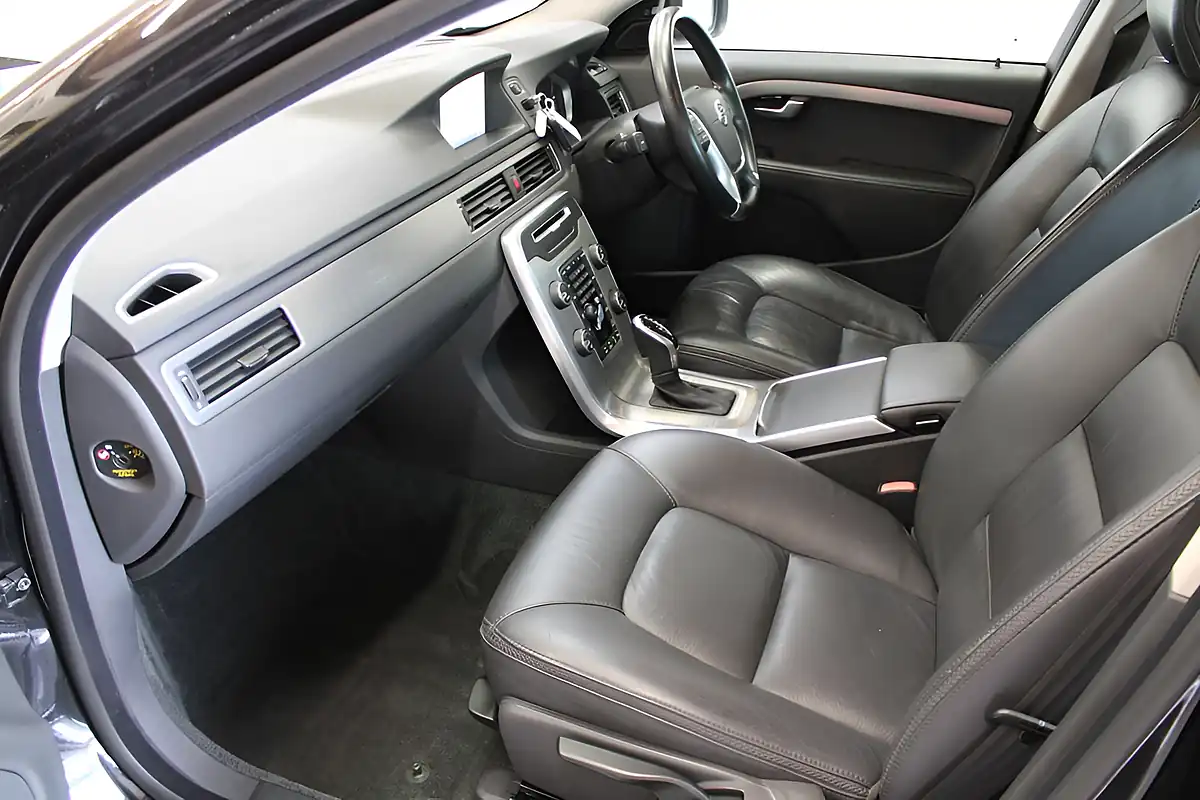 Used 2013 Volvo XC70 Se Lux Black - Interior and Exterior details 19