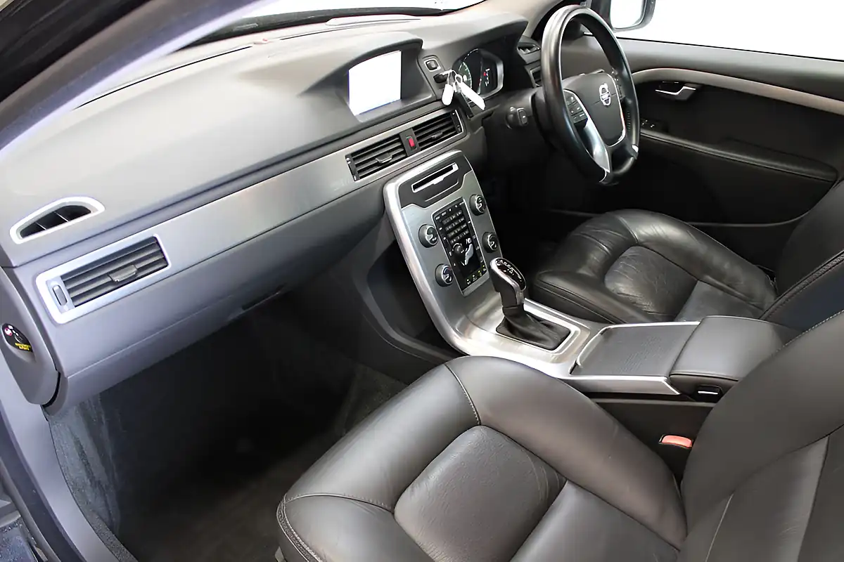 Used 2013 Volvo XC70 Se Lux Black - Interior and Exterior details 20