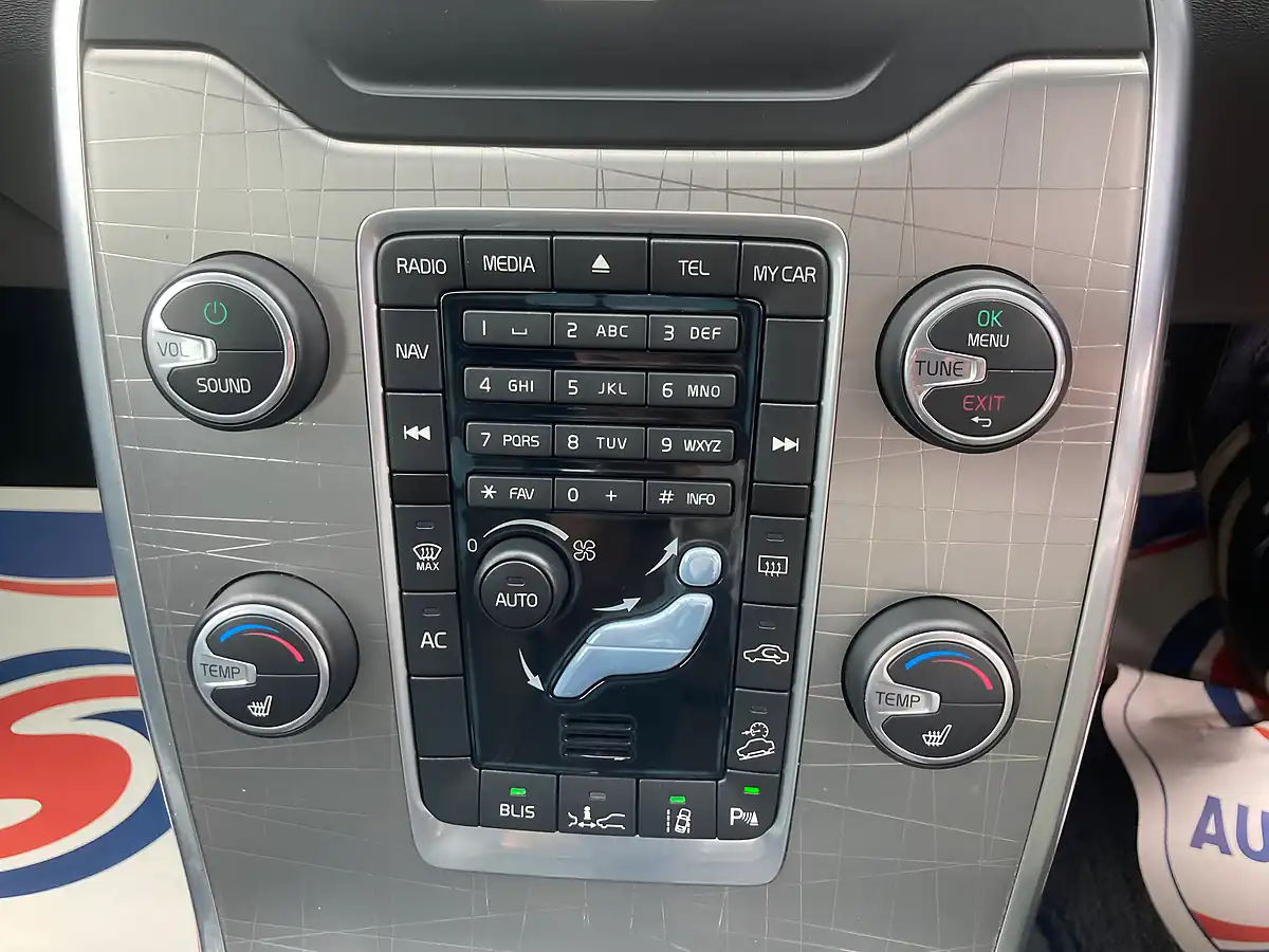 Used 2013 Volvo XC70 Se Lux Gold - Interior and Exterior details 14