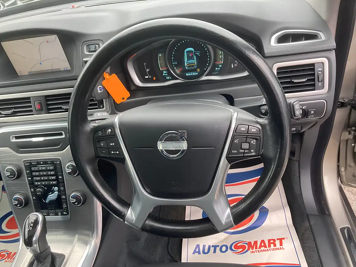 Used 2013 Volvo XC70 Se Lux Gold - Interior and Exterior details 16