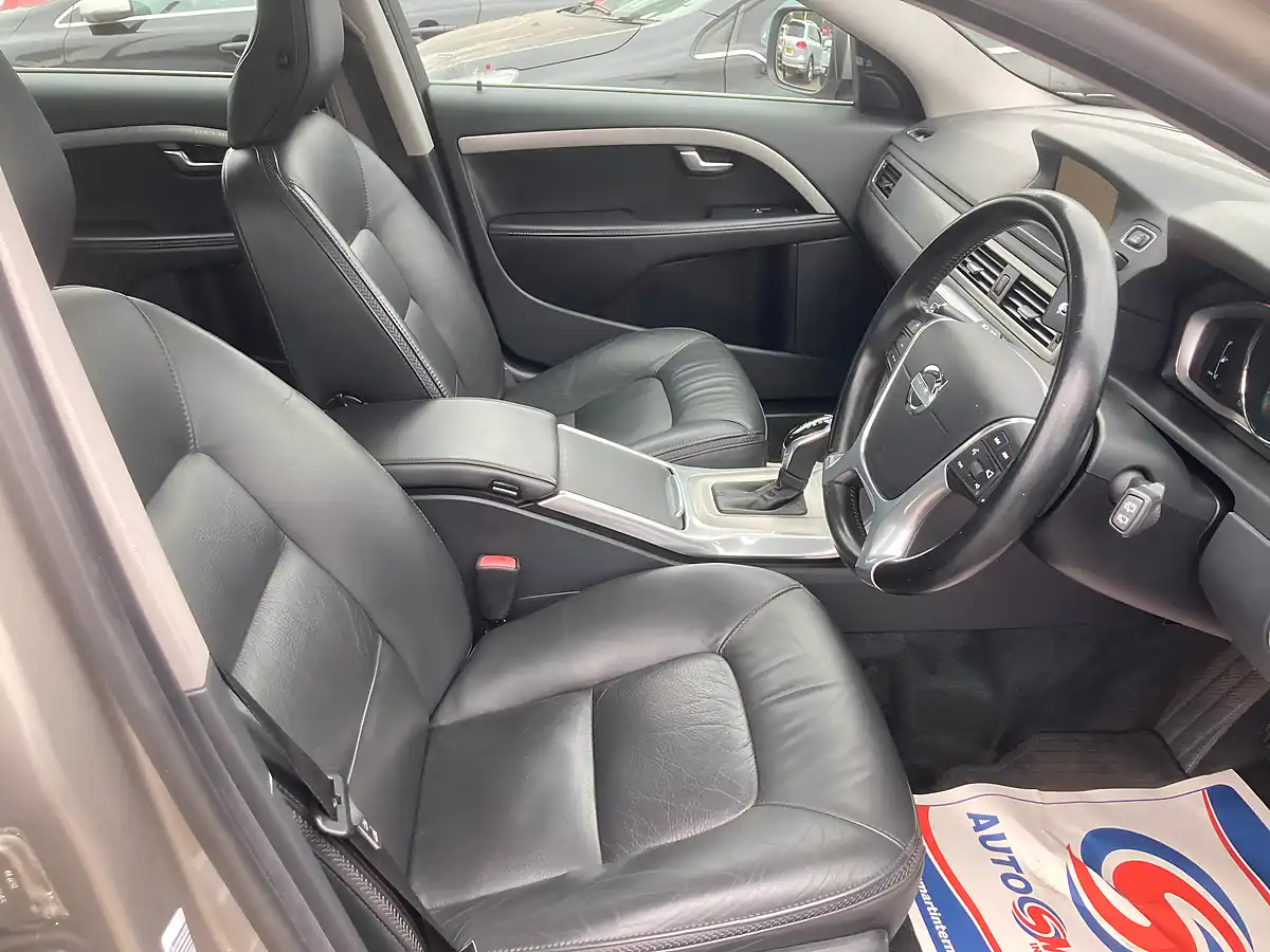 Used 2013 Volvo XC70 Se Lux Gold - Interior and Exterior details 18
