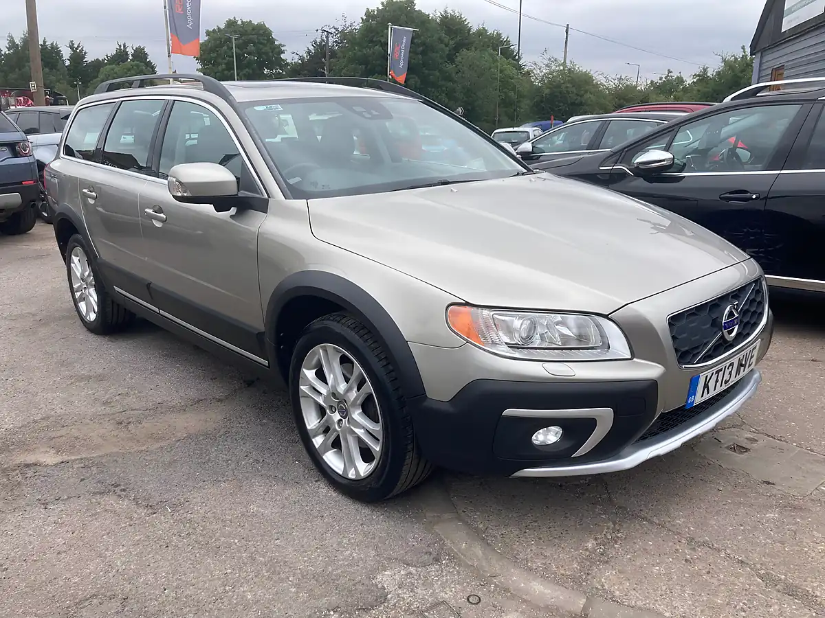 Used 2013 Volvo XC70 Se Lux Gold - Interior and Exterior details 3