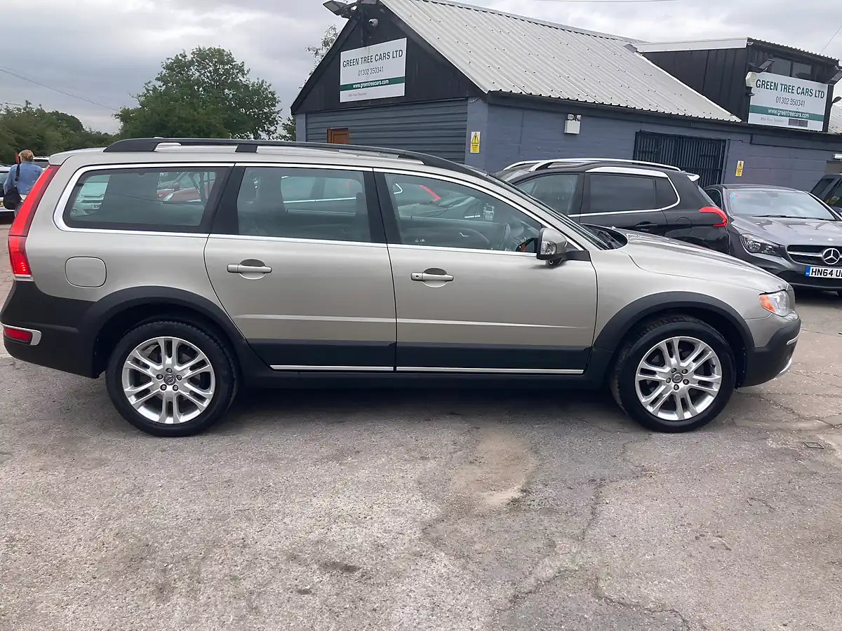 Used 2013 Volvo XC70 Se Lux Gold - Interior and Exterior details 6