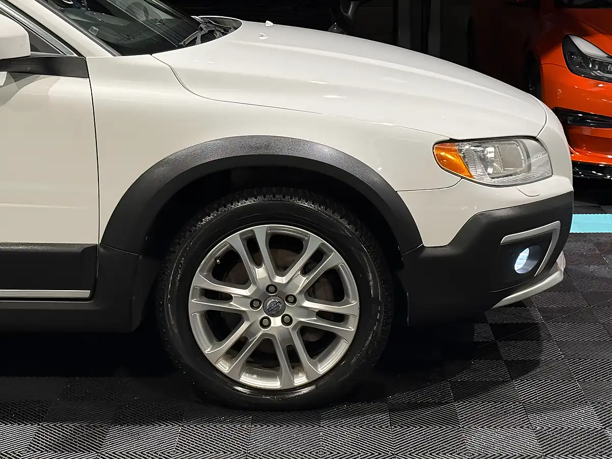 Used 2013 Volvo XC70 Se Lux White - Interior and Exterior details 10