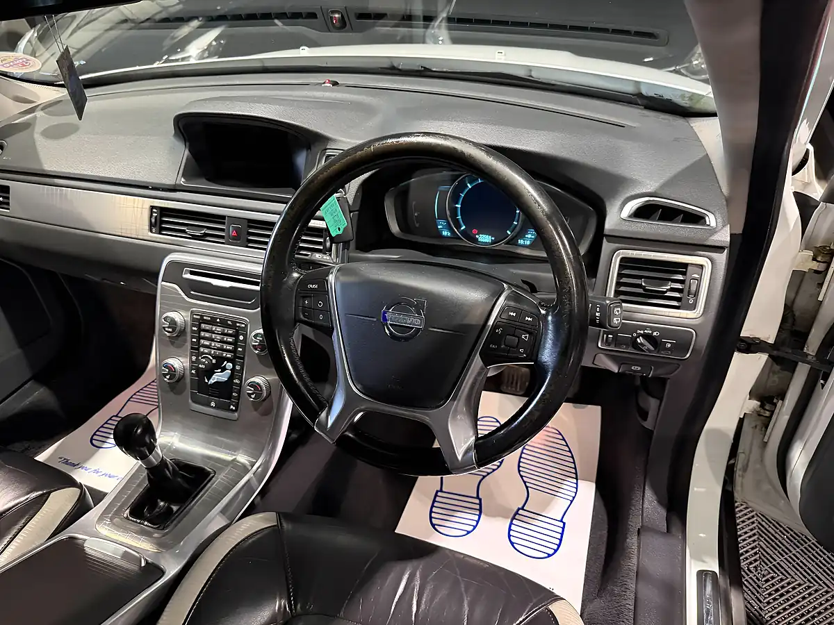 Used 2013 Volvo XC70 Se Lux White - Interior and Exterior details 12