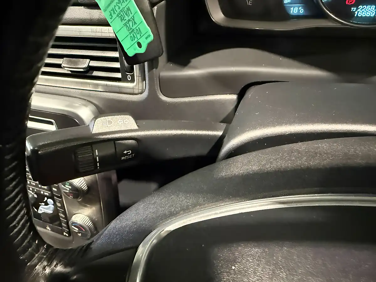 Used 2013 Volvo XC70 Se Lux White - Interior and Exterior details 18