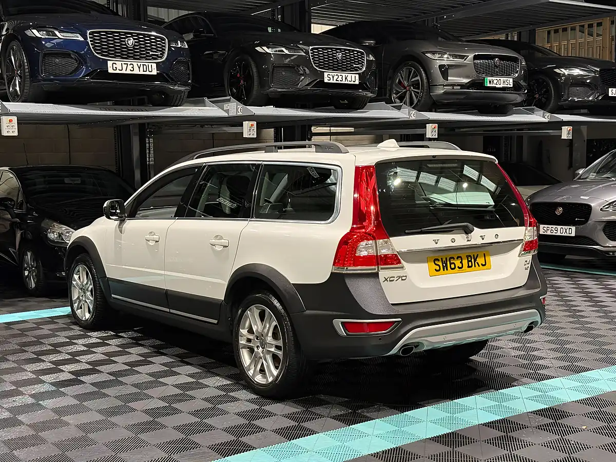 Used 2013 Volvo XC70 Se Lux White - Interior and Exterior details 4