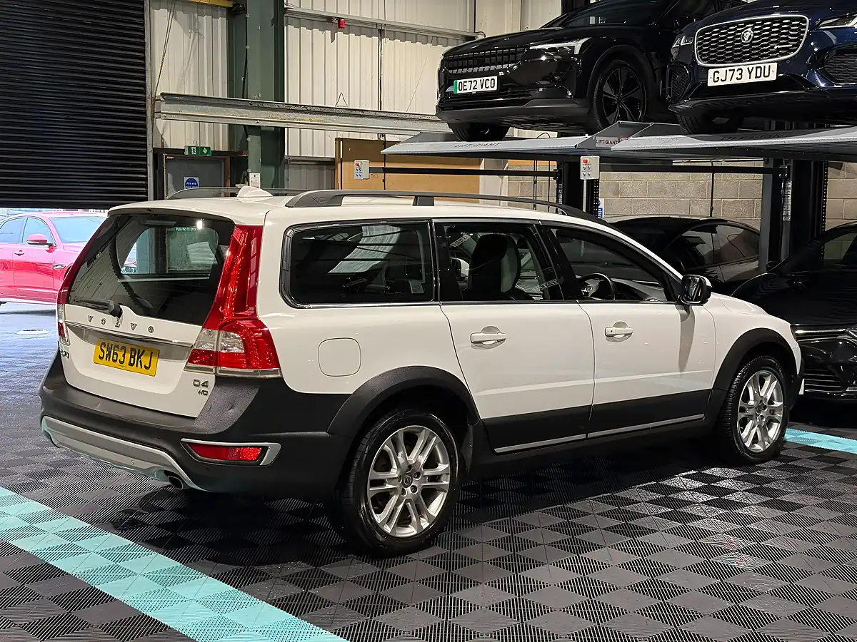 Used 2013 Volvo XC70 Se Lux White - Interior and Exterior details 6
