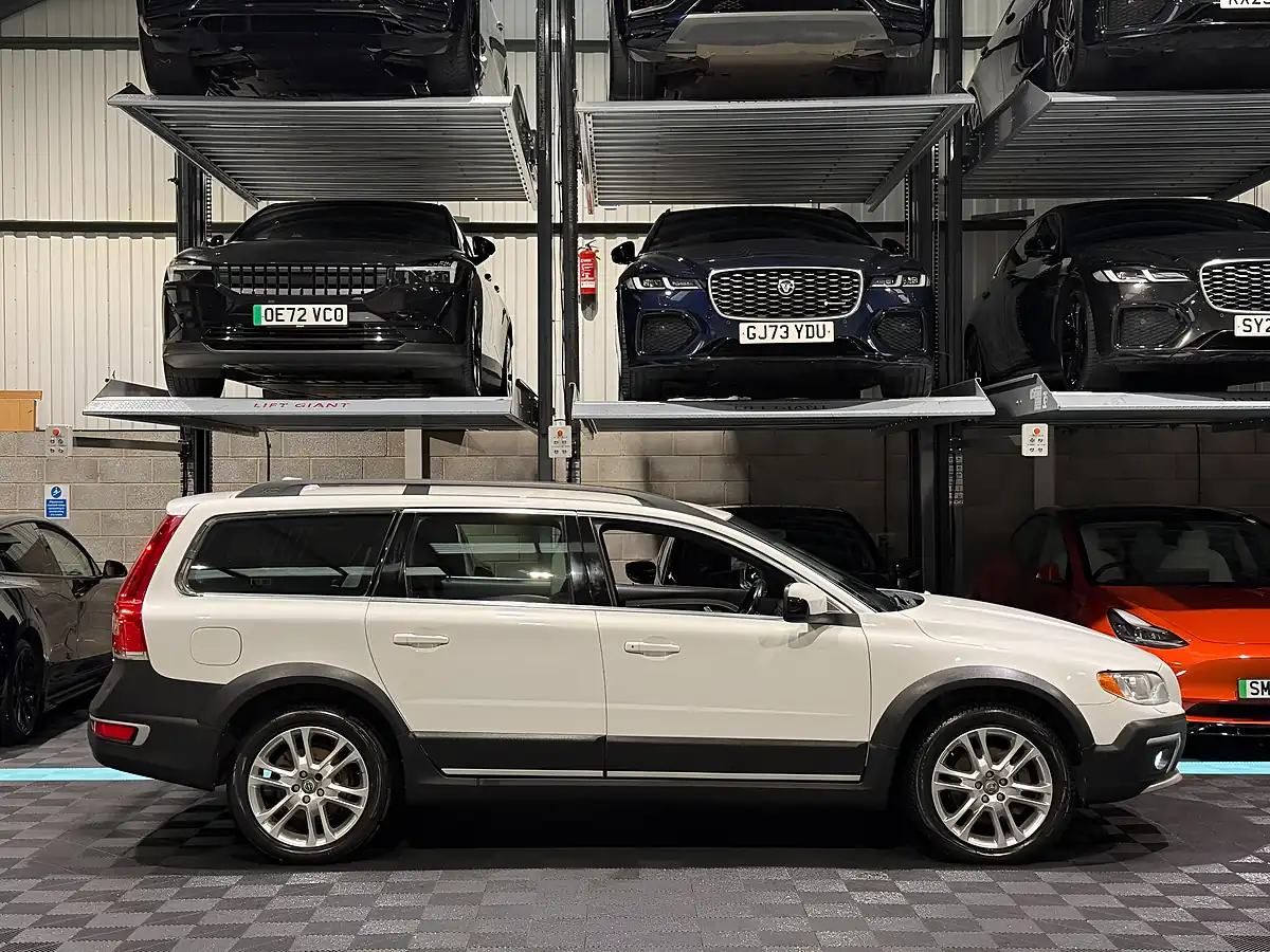 Used 2013 Volvo XC70 Se Lux White - Interior and Exterior details 7