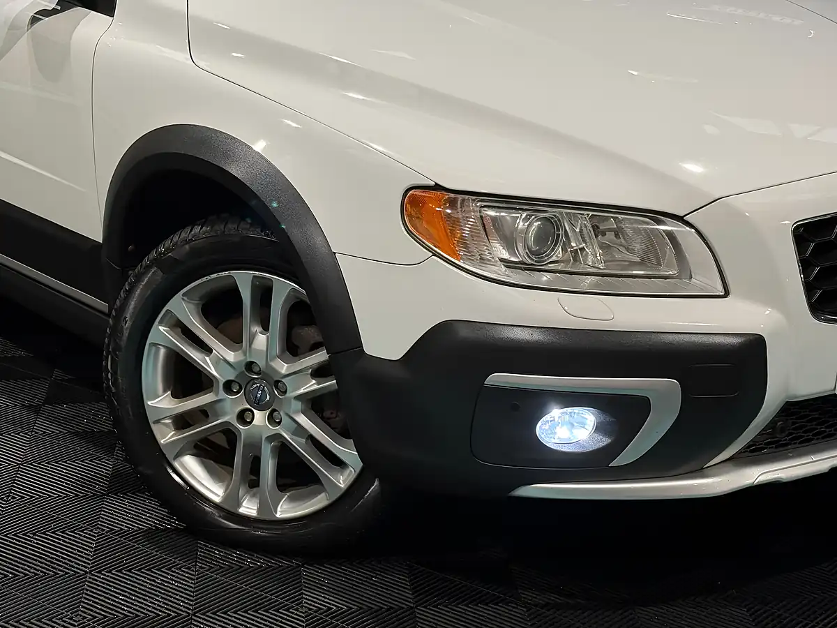 Used 2013 Volvo XC70 Se Lux White - Interior and Exterior details 8