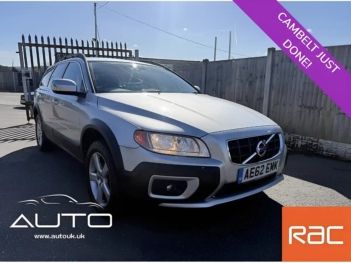 Used 2013 Volvo XC70 Silver - Front View