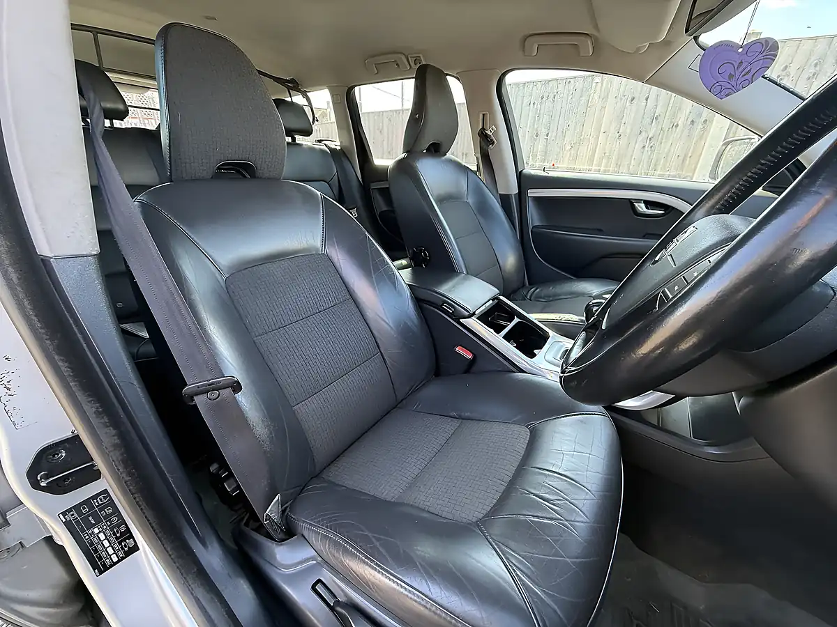 Used 2013 Volvo XC70 Silver - Interior and Exterior details 15